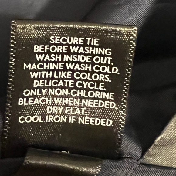 Vera Wang Rain Trench with Tie Waist - Picture 7 of 7